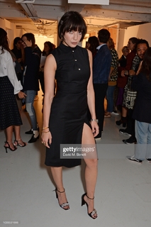 Daisy Lowe feet photo thumbnail