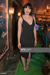 Daisy Lowe feet photo thumbnail