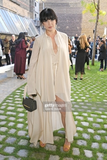 Daisy Lowe feet photo thumbnail