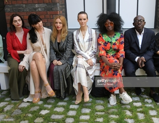 Daisy Lowe feet photo thumbnail