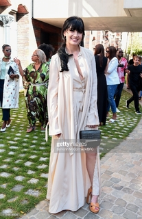 Daisy Lowe feet photo thumbnail