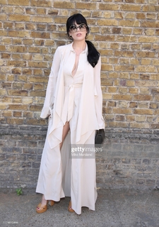 Daisy Lowe feet photo thumbnail