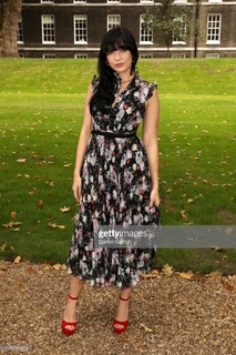Daisy Lowe feet photo thumbnail