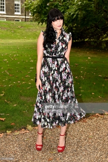Daisy Lowe feet photo thumbnail