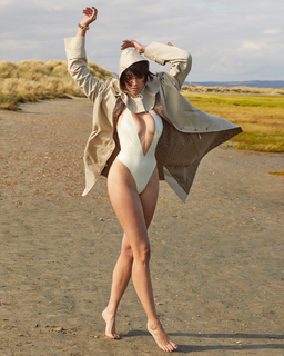 Daisy Lowe feet photo thumbnail