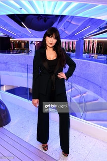 Daisy Lowe feet photo thumbnail