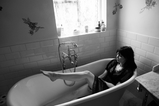 Daisy Lowe feet photo thumbnail