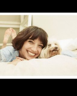 Daisy Lowe feet photo thumbnail