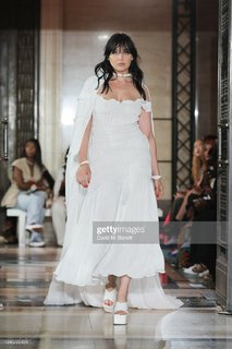 Daisy Lowe feet photo thumbnail