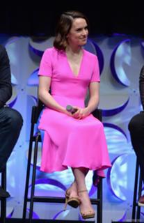 Daisy Ridley feet photo thumbnail