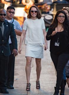 Daisy Ridley feet photo thumbnail