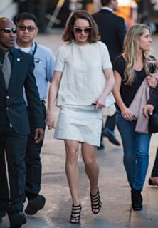 Daisy Ridley feet photo thumbnail