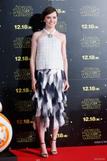 Daisy Ridley feet photo thumbnail
