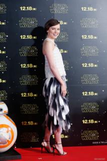 Daisy Ridley feet photo thumbnail