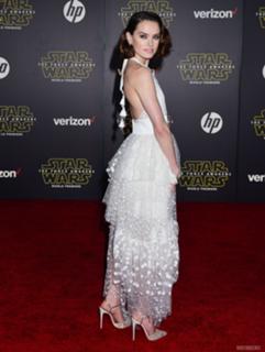 Daisy Ridley feet photo thumbnail