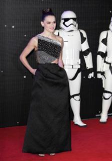 Daisy Ridley feet photo thumbnail