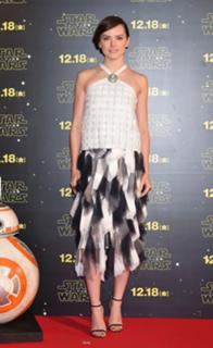 Daisy Ridley feet photo thumbnail