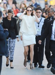 Daisy Ridley feet photo thumbnail