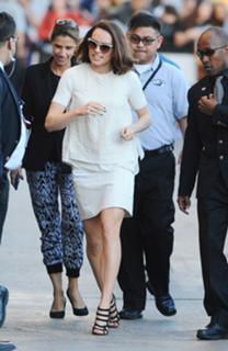 Daisy Ridley feet photo thumbnail