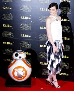 Daisy Ridley feet photo thumbnail