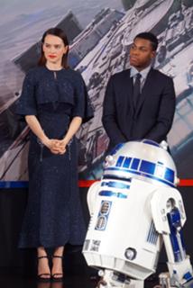 Daisy Ridley feet photo thumbnail