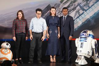 Daisy Ridley feet photo thumbnail