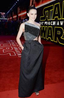 Daisy Ridley feet photo thumbnail