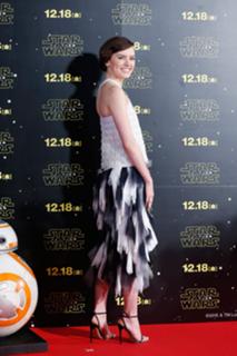 Daisy Ridley feet photo thumbnail