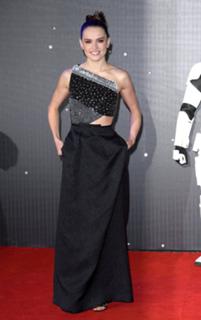 Daisy Ridley feet photo thumbnail