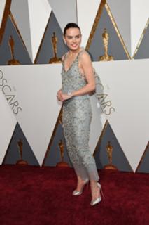 Daisy Ridley feet photo thumbnail