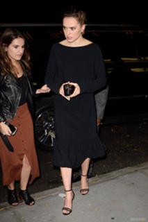 Daisy Ridley feet photo thumbnail