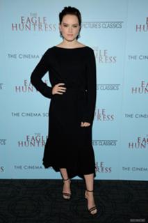 Daisy Ridley feet photo thumbnail