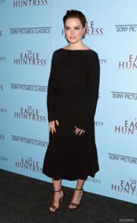 Daisy Ridley feet photo thumbnail