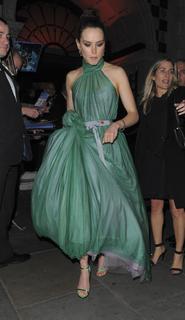 Daisy Ridley feet photo thumbnail