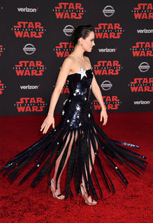 Daisy Ridley feet photo thumbnail