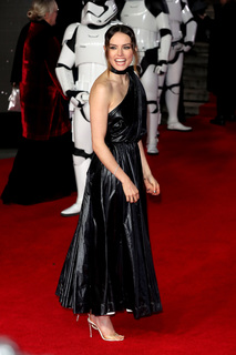 Daisy Ridley feet photo thumbnail
