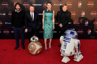 Daisy Ridley feet photo thumbnail