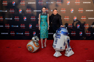 Daisy Ridley feet photo thumbnail