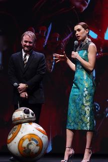 Daisy Ridley feet photo thumbnail
