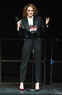 Daisy Ridley feet photo thumbnail