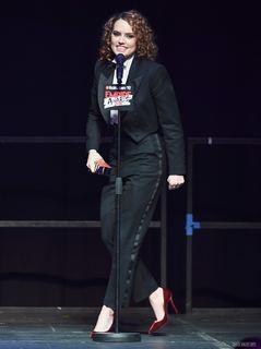 Daisy Ridley feet photo thumbnail