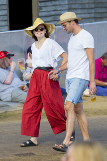 Daisy Ridley feet photo thumbnail
