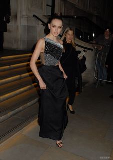 Daisy Ridley feet photo thumbnail