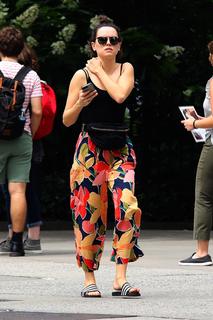 Daisy Ridley feet photo thumbnail