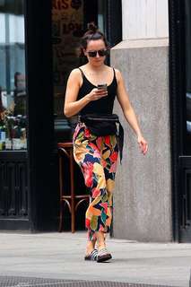 Daisy Ridley feet photo thumbnail
