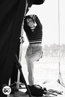 Daisy Ridley feet photo thumbnail