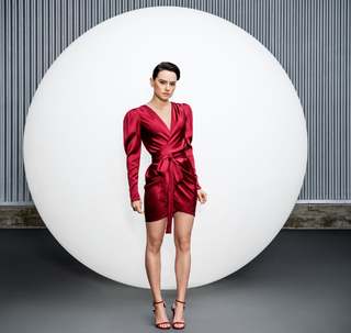 Daisy Ridley feet photo thumbnail