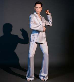 Daisy Ridley feet photo thumbnail