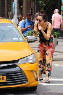 Daisy Ridley feet photo thumbnail