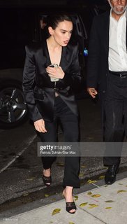 Daisy Ridley feet photo thumbnail